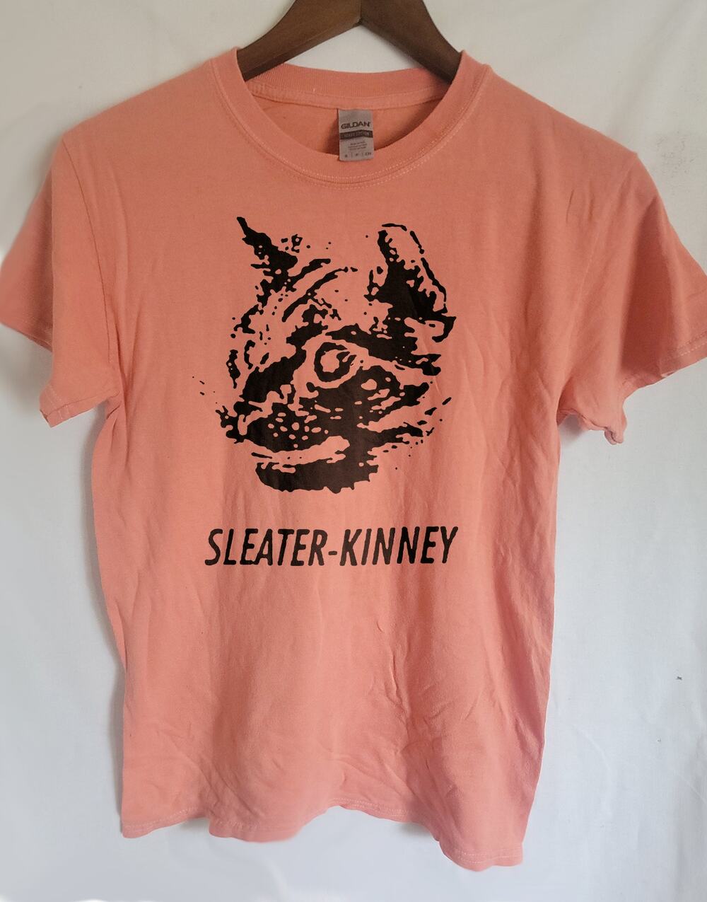 Sleater Kinney band t shirt Size Small Coral Silk